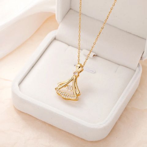 Elegant Gold Fan Pendant Necklace - Luxury Meets Grace