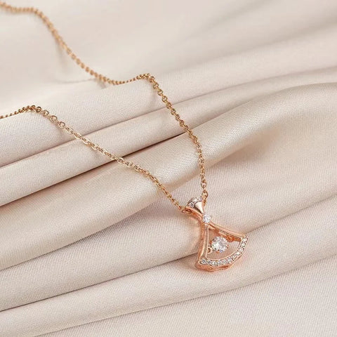 Elegant Gold Fan Pendant Necklace - Luxury Meets Grace